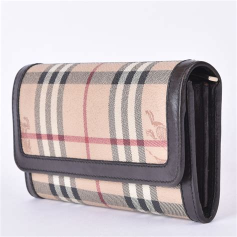 where is burberry wallet made